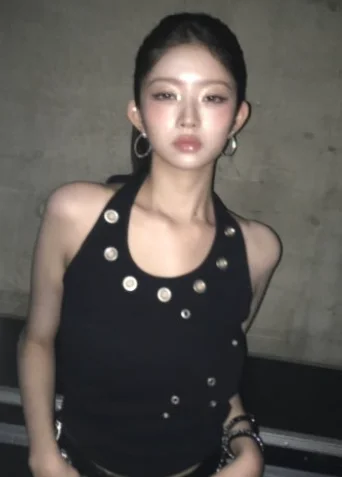 ADU Eyelet halterneck sleeveless (IVE Rei Wear)