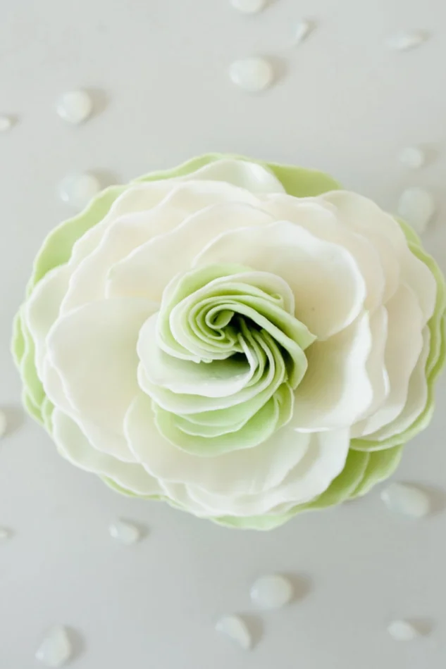 Dewy Gardens Bathing Petal Soap Flower