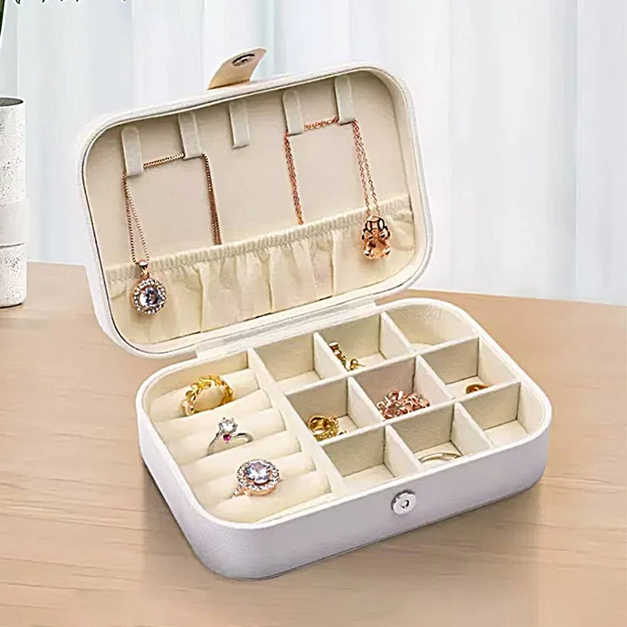 Faux Leather Portable Jewelry Box : Ivory