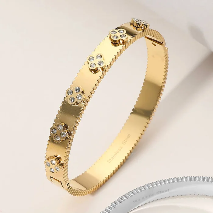 Quatrefoil Paved Hinged Bangle Bracelet: Yellow Gold