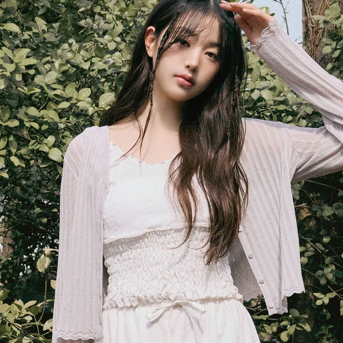 rolarola SMOCKING SHIRRING BLOUSE WHITE (Jang Wonyoung WAER)